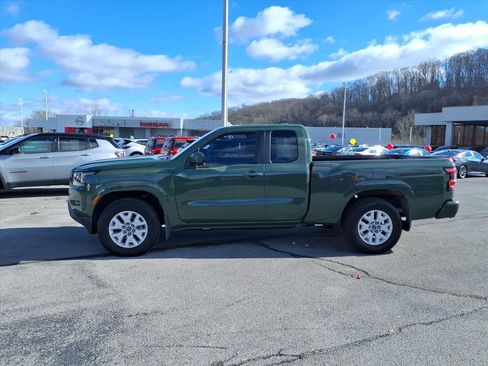Certified 2022 Nissan Frontier SV w/ Technology Package image 2
