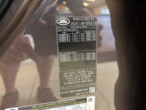 Used 2025 Land Rover Defender 110 AWD/4WD image 21