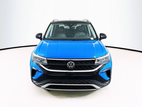 Used 2023 Volkswagen Taos SE image 2