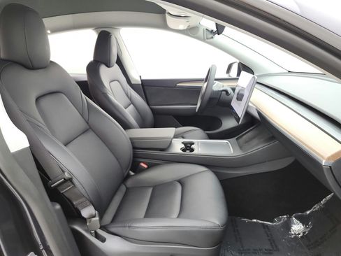 Used 2025 Tesla Model Y Long Range RWD image 19