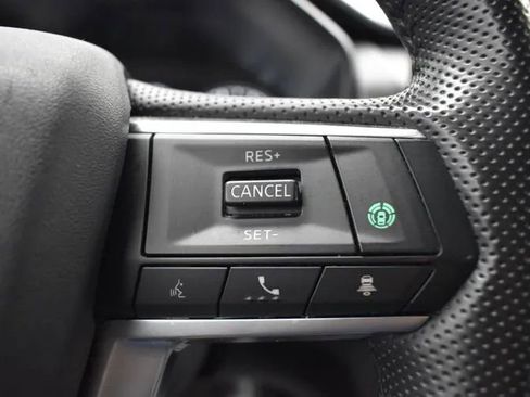 Used 2024 Mitsubishi Outlander FWD image 22