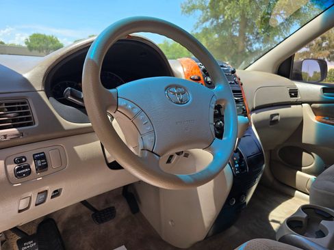 Used 2010 Toyota Sienna LE FWD image 29