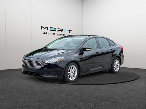 Used 2017 Ford Focus SE FWD image 4