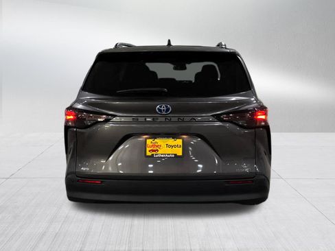 Used 2023 Toyota Sienna XLE w/ XLE Plus Package AWD/4WD image 5