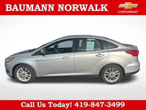 Used 2018 Ford Focus SE FWD image 4
