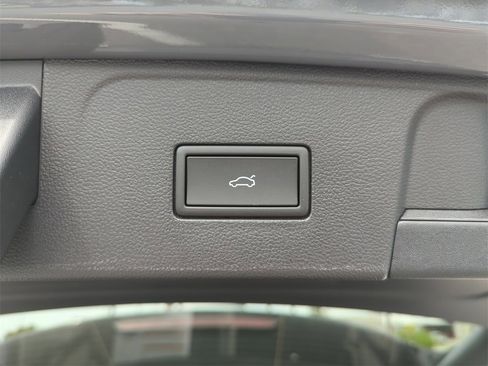 New 2026 Volkswagen Atlas SE image 17