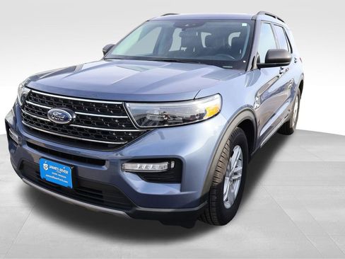 Used 2021 Ford Explorer XLT w/ Equipment Group 202A AWD/4WD image 2