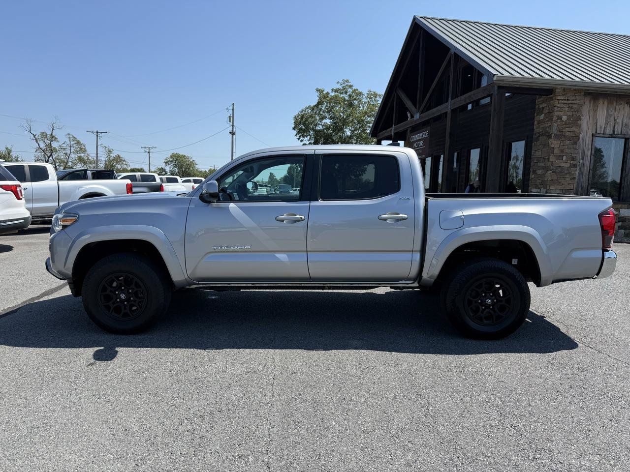 Used 2020 Toyota Tacoma SR5 RWD image 3