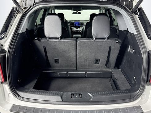 Used 2023 Ford Explorer XLT w/ Equipment Group 202A RWD image 23