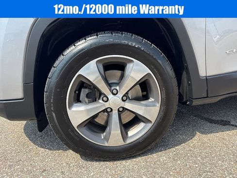 Used 2019 Jeep Cherokee Limited image 19