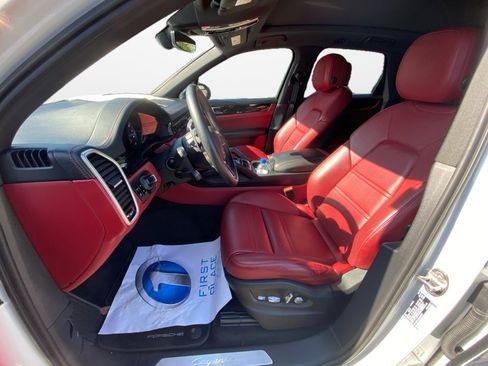 Used 2019 Porsche Cayenne E-Hybrid image 9