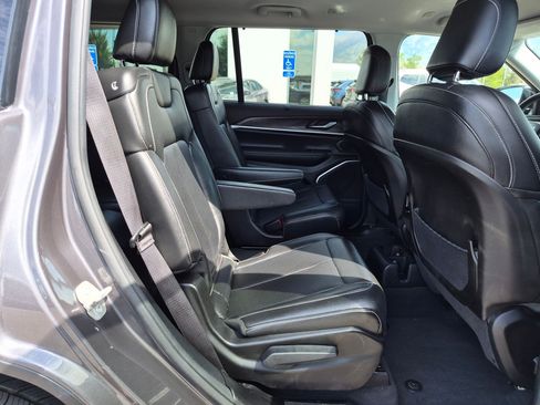 Used 2023 Jeep Grand Cherokee L Limited w/ Luxury Tech Group II AWD/4WD image 31