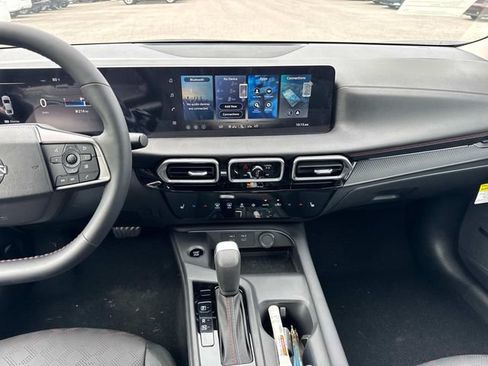 New 2026 Nissan Sentra SR w/ SR Premium Package FWD image 18