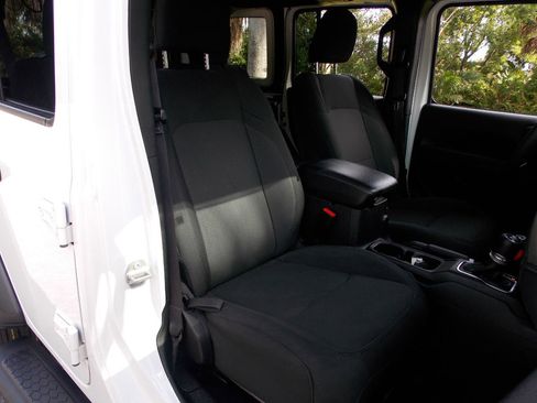 Used 2023 Jeep Wrangler Unlimited Sport AWD/4WD image 15