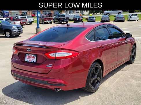 Used 2016 Ford Fusion SE FWD image 4