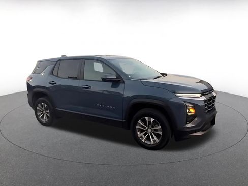 Used 2025 Chevrolet Equinox LT image 2