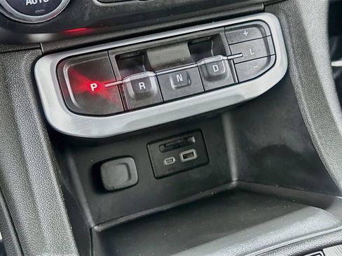 Certified 2023 GMC Acadia SLT AWD/4WD image 16
