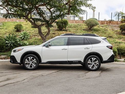Used 2022 Subaru Outback Touring XT AWD/4WD image 2
