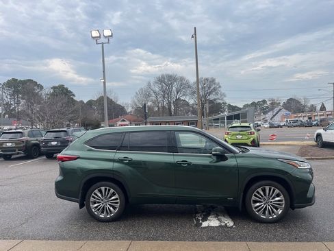 Used 2023 Toyota Highlander Platinum image 3