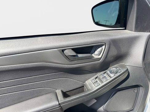 Used 2025 Ford Escape Active image 17