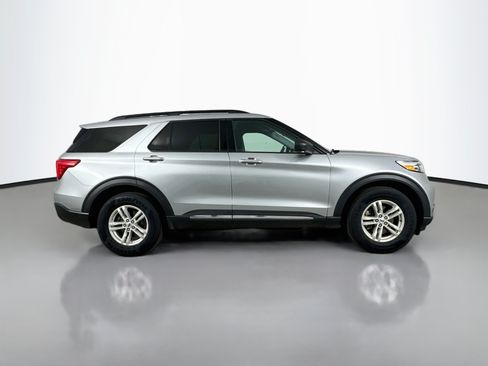 Used 2023 Ford Explorer XLT AWD/4WD image 8