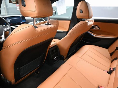 Used 2023 BMW 330i xDrive Sedan w/ Premium Package image 31