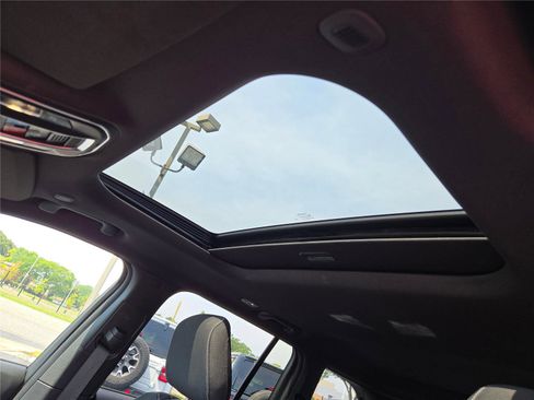 Certified 2024 Jeep Grand Cherokee Laredo X image 28