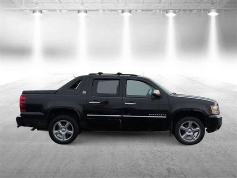 Used 2013 Chevrolet Avalanche LTZ image 9