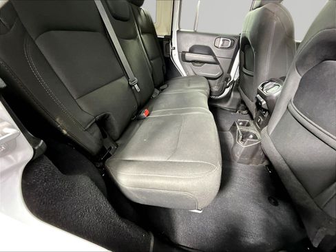 Used 2018 Jeep Wrangler Unlimited Sahara AWD/4WD image 23