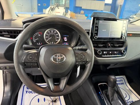 Used 2020 Toyota Corolla LE image 21