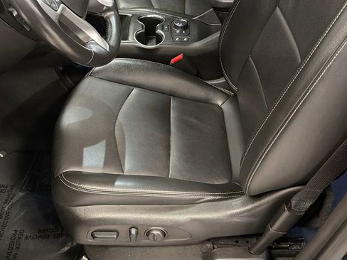 Used 2022 GMC Terrain SLT w/ Tech Package FWD image 21