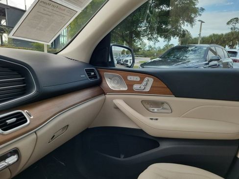 Used 2022 Mercedes-Benz GLS 450 4MATIC image 33