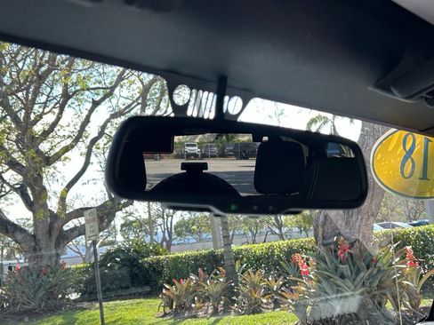 Certified 2017 Jeep Wrangler Unlimited Rubicon w/ Connectivity Group image 38