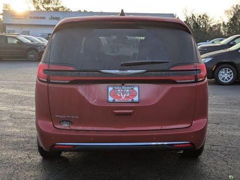 New 2026 Chrysler Pacifica Select image 6