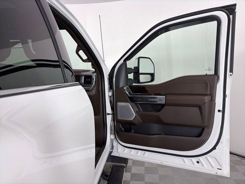 Used 2025 Ford F450 King Ranch w/ Chrome Package image 32