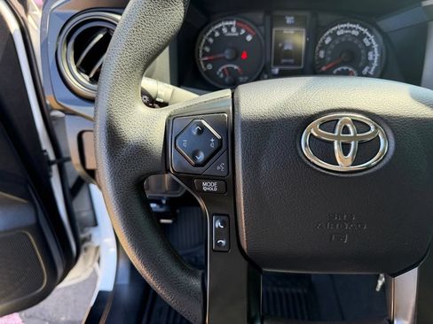 Used 2022 Toyota Tacoma SR AWD/4WD image 17