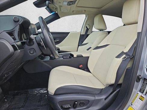Used 2022 Lexus ES 300h w/ Premium Package FWD image 11