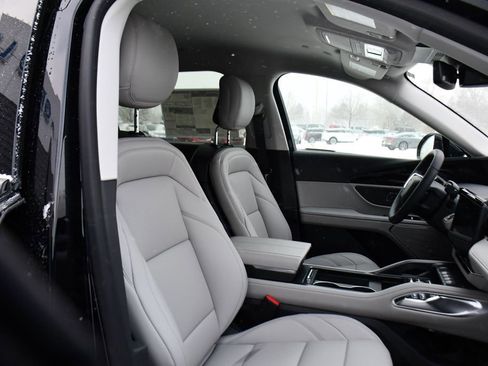 New 2026 Lincoln Nautilus Premier AWD/4WD image 16