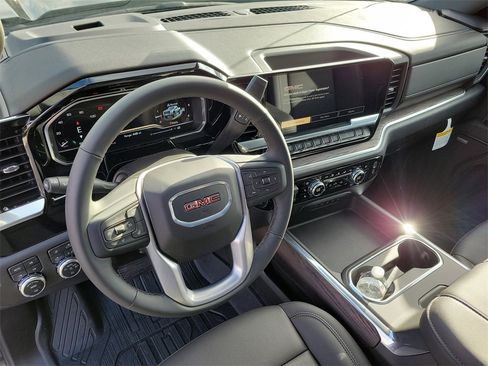 New 2025 GMC Sierra 3500 SLT w/ SLT Premium Package image 21