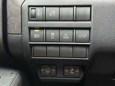 Used 2024 Toyota Tacoma Limited w/ Limited Package (LT) AWD/4WD image 10