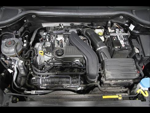 Certified 2023 Volkswagen Taos SE w/ Panoramic Sunroof Package AWD/4WD image 21