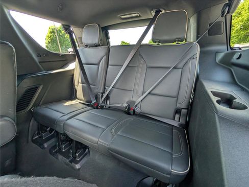 Used 2024 GMC Yukon SLT AWD/4WD image 17