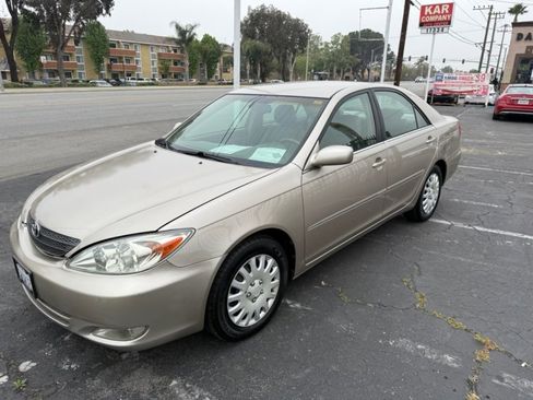 Used 2004 Toyota Camry XLE image 2