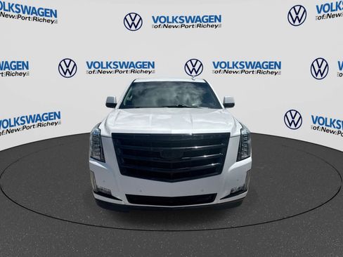 Used 2018 Cadillac Escalade ESV Luxury RWD image 17