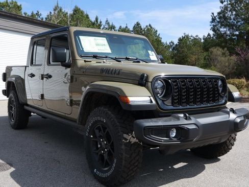 Used 2020 Jeep Gladiator Sport image 3