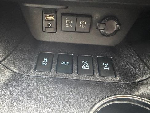 Used 2017 Toyota Highlander Plus w/ Carpet Mat Package AWD/4WD image 8