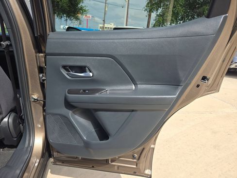Used 2025 Nissan Kicks SV FWD image 25