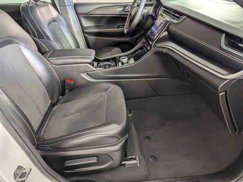 Certified 2023 Jeep Grand Cherokee Altitude image 31