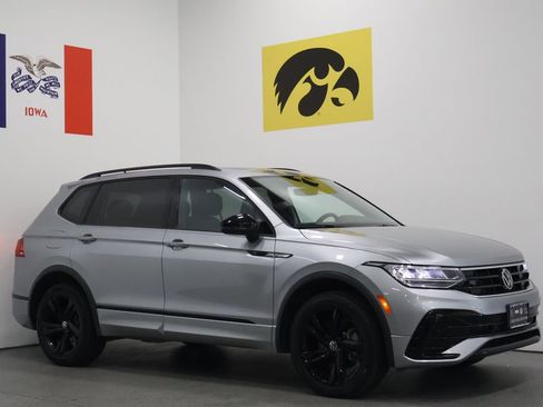 Used 2024 Volkswagen Tiguan SE R-Line AWD/4WD image 1