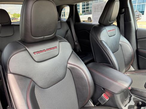 Used 2022 Jeep Cherokee Trailhawk w/ Comfort/Convenience Group image 17